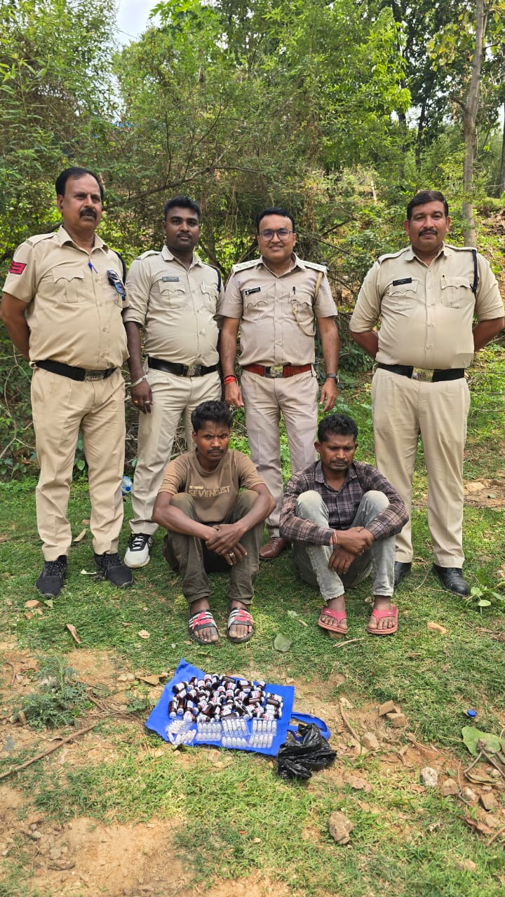 गर्दनपाठ की पहाड़ी पर चल रहा था नशे का खेल! आबकारी टीम पहुंची तो भागने लगे सप्लायर, 80 नशीले इंजेक्शन के साथ दबोचे गए