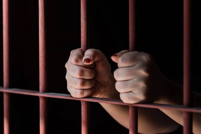 आधी रात का खूनी खेल… पति के प्यार ने बनाई सौतन की मौत की साजिश, गन्ना काटने वाली आरी से रेत डाला गला