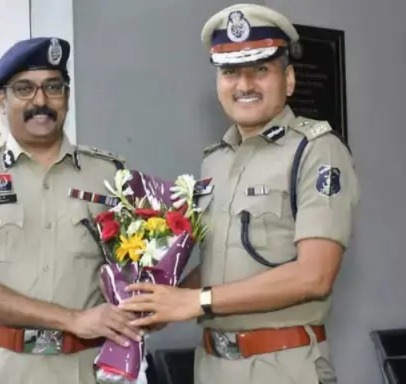 बस्तर पुलिस की कमान बदली! अब नए IG के कंधों पर नक्सल मोर्चे की बड़ी जिम्मेदारी, क्या बदलने वाली है रणनीति?
