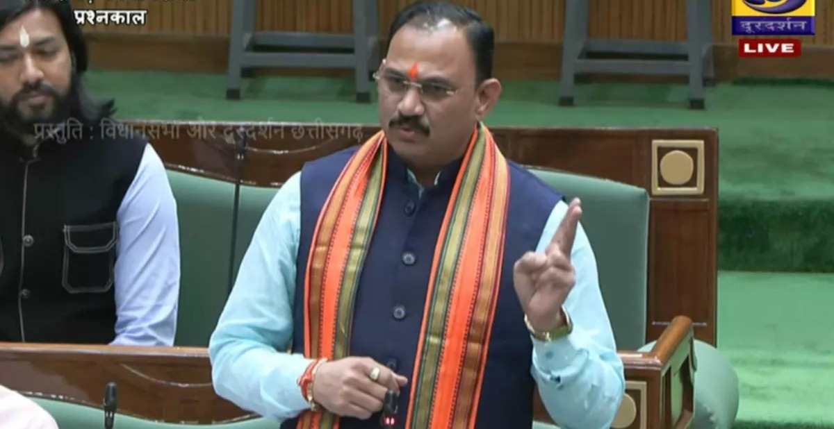 गुजरात में बैन, फिर भी छत्तीसगढ़ के मरीजों तक पहुंचीं दवाइयां! विधानसभा में घिरे स्वास्थ्य मंत्री, खुलासे से मचा हड़कंप