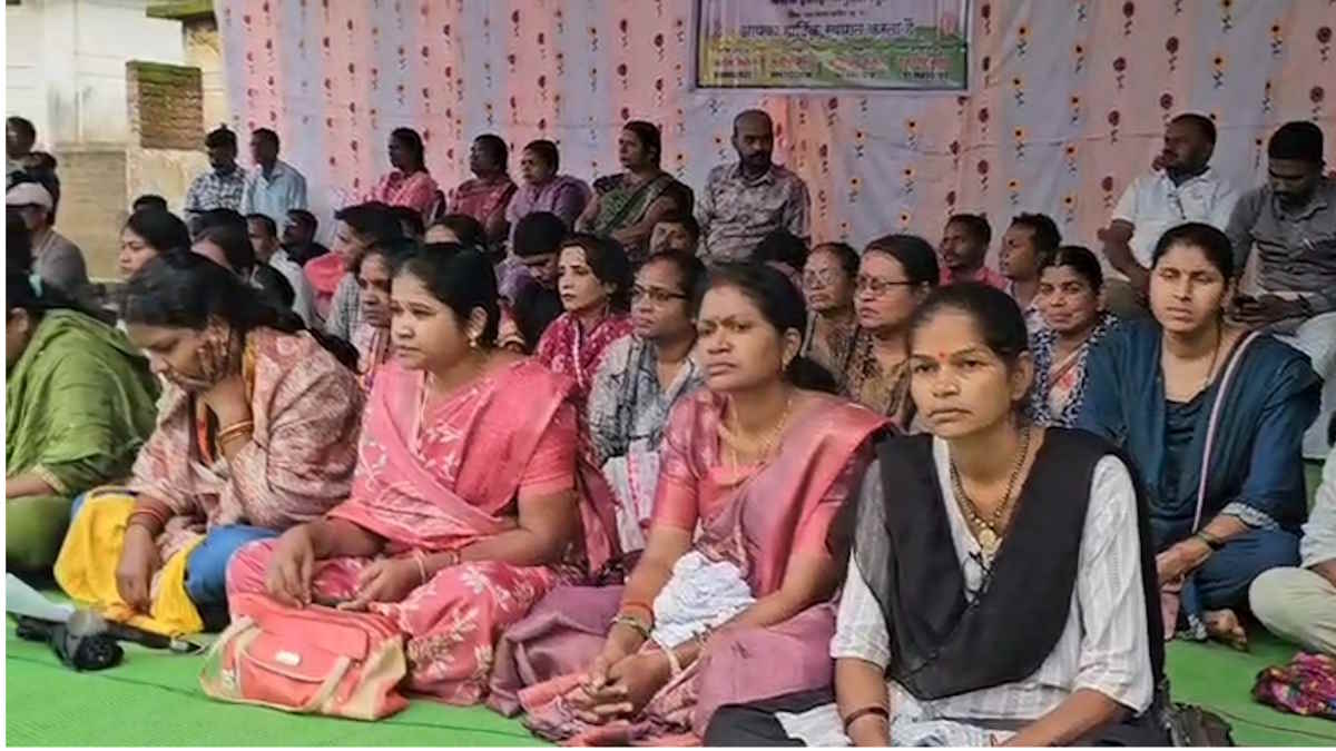 Teachers Strike: शिक्षकों ने अचानक क्यों बंद कर दी पढ़ाई? दो मांगों को लेकर सड़क पर उतरे, स्कूलों की व्यवस्था प्रभावित
