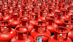 LPG cylinder storage: घर में रखा है एक्स्ट्रा सिलेंडर, तो हो जाएं सावधान, हो सकती है कार्रवाई