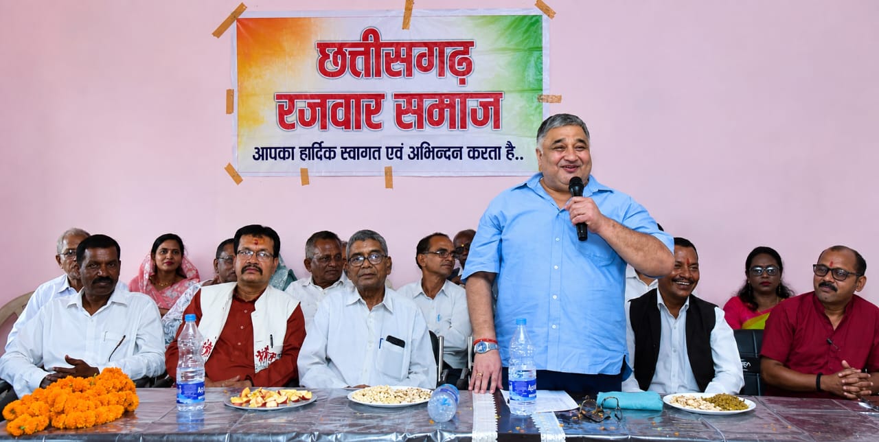 अम्बिकापुर में रजवार समाज की बैठक में मंत्री राजेश अग्रवाल का बड़ा संदेश, बोले- एकजुटता और शिक्षा से ही बनेगा मजबूत समाज