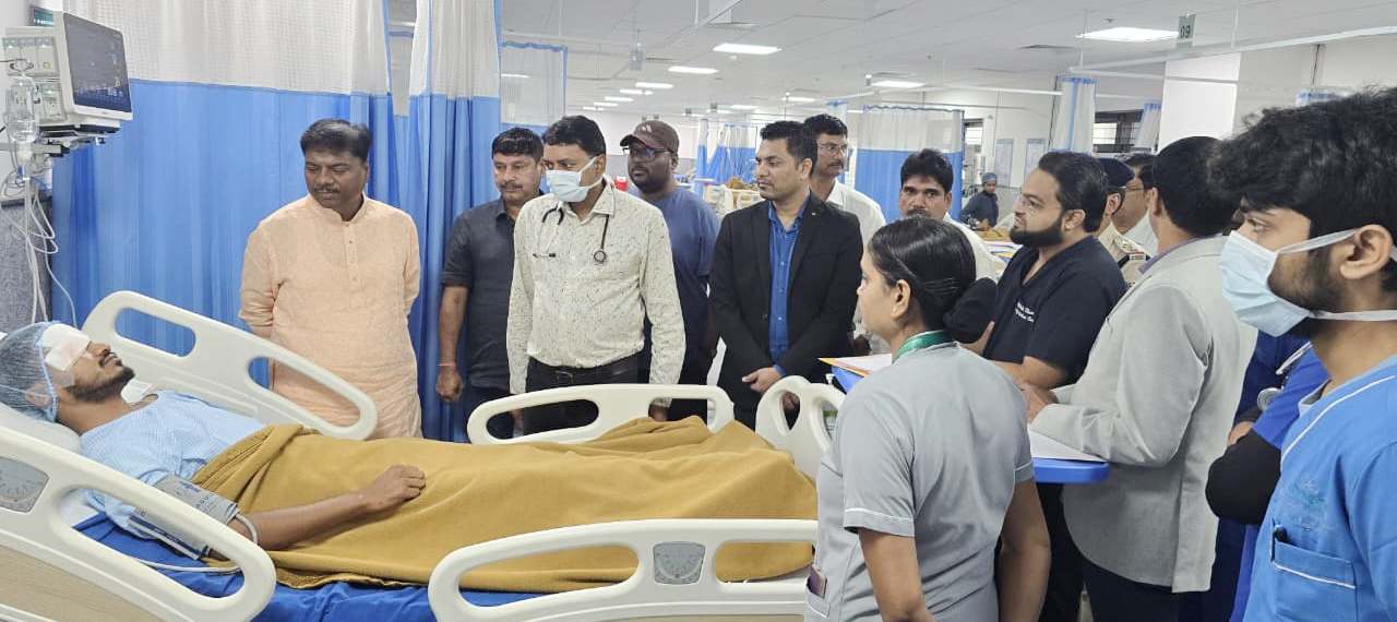 काफिले के हादसे के बाद खुद अस्पताल पहुंचे मंत्री केदार कश्यप, घायल जवानों का जाना हाल; इलाज को लेकर दिए सख्त निर्देश काफिले के हादसे के बाद खुद अस्पताल पहुंचे मंत्री केदार कश्यप, घायल जवानों का जाना हाल; इलाज को लेकर दिए सख्त निर्देश
