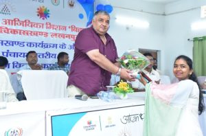 CG News: गांव के तालाबों से बदलेगी किस्मत! ‘बिहान’ से ग्रामीण परिवारों को मिला कमाई का नया जरिया, मछली बीज का वितरण