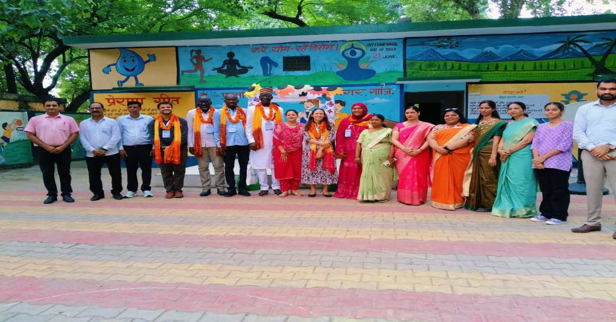 UP के ‘निपुण मॉडल’ की विदेशों में गूंज! 5 देशों के 70 प्रतिनिधि पहुंचे गाजियाबाद, स्कूलों में जाकर समझा योगी सरकार का फॉर्मूला