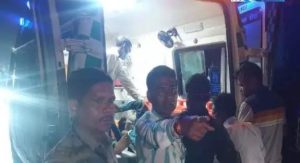 अंबिकापुर हाईवे पर आमने-सामने भिड़ीं बस और इनोवा, कार के उड़े परखच्चे… एक महिला की मौत, 7 घायल