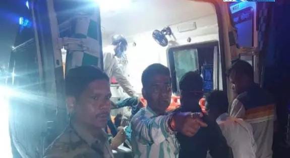 अंबिकापुर हाईवे पर आमने-सामने भिड़ीं बस और इनोवा, कार के उड़े परखच्चे… एक महिला की मौत, 7 घायल