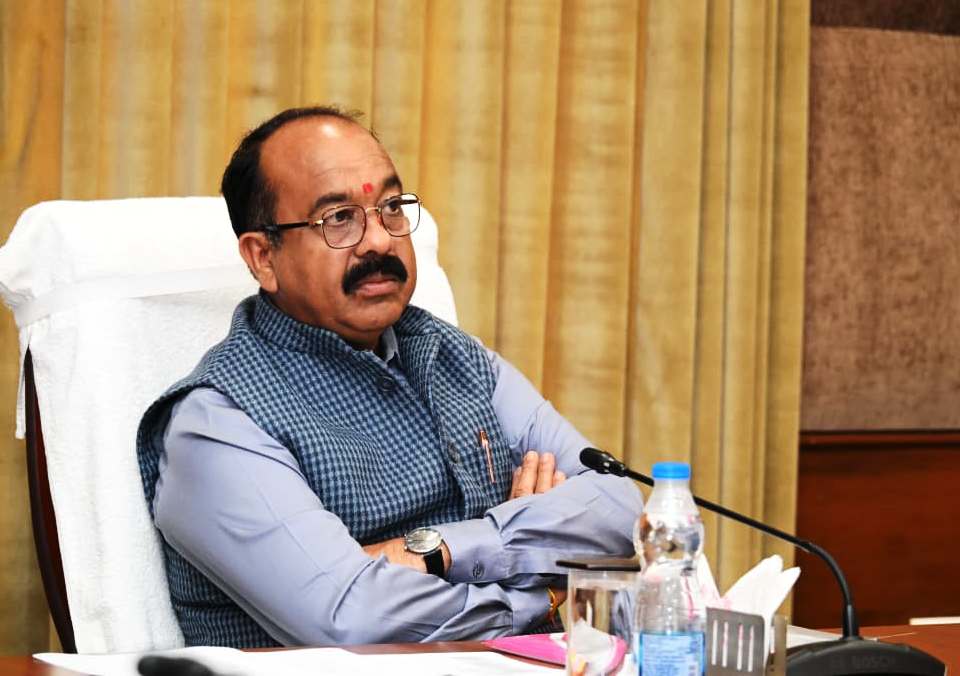 मुंगेली में विकास कार्यों की धीमी रफ्तार पर डिप्टी CM अरुण साव सख्त! बोले- लापरवाही मिली तो अधिकारी होंगे निलंबित, ठेकेदारों पर भी गिरेगी गाज