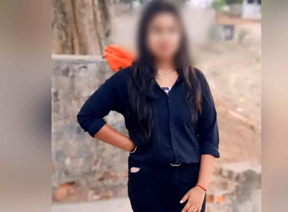 सूरजपुर में किराए के मकान में छात्रा की मौत, कमरे से मिला सुसाइड नोट… प्रेम प्रसंग का जिक्र, अब जांच में खुलेगा राज