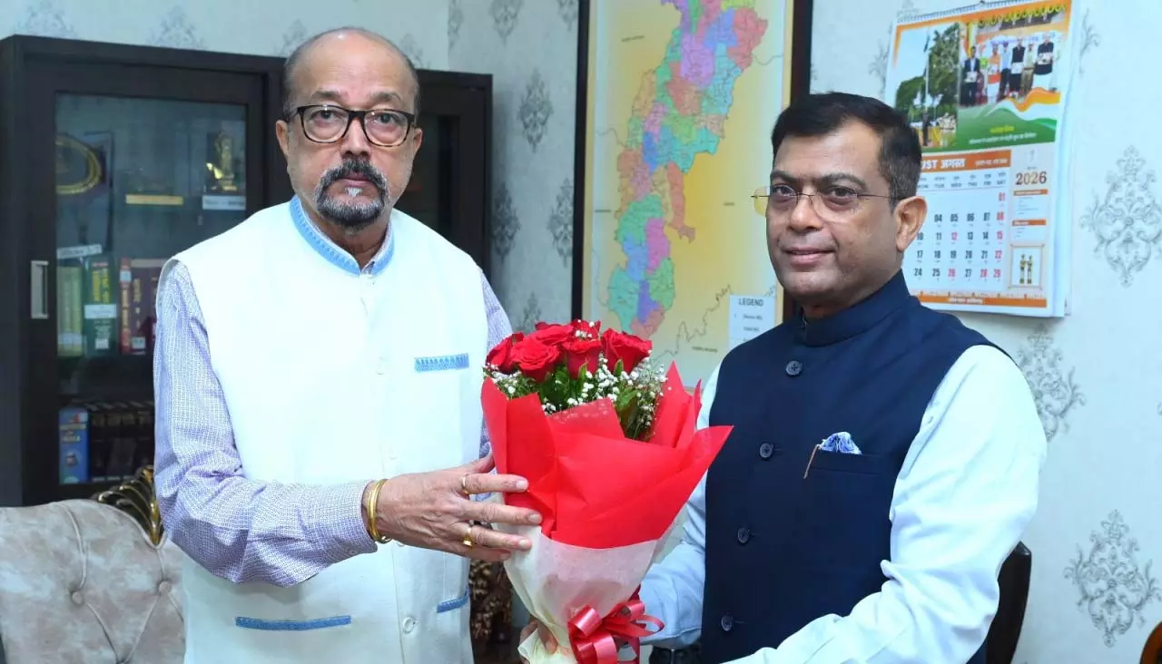 राज्यपाल रमेन डेका से मिले राज्य निर्वाचन आयुक्त अजय सिंह, इस अहम मुद्दे पर हुई चर्चा