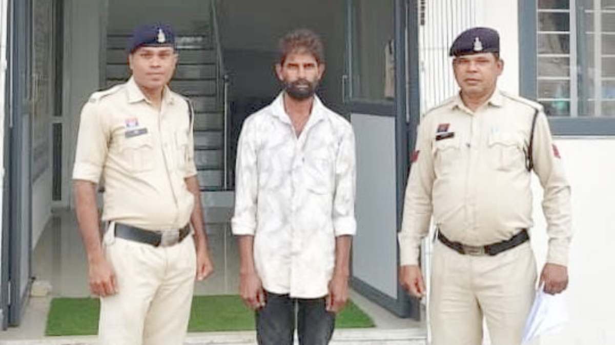 CG Crime: दाढ़ी बनाने से किया इनकार तो भड़का शख्स, सेलून संचालक पर चाकू से हमला… फिर ऐसे पहुंचा सलाखों के पीछे