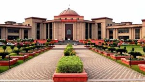 GGU के 108 कर्मचारियों का नियमितीकरण फिर अटका, हाईकोर्ट नाराज; रजिस्ट्रार को खुद कोर्ट में देना होगा जवाब