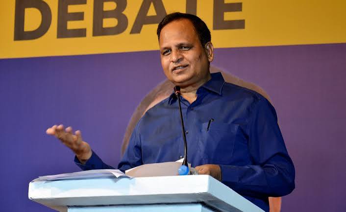 सत्येंद्र जैन की गिरफ्तारी से मचा सियासी घमासान! DJB टेंडर केस में ACB ने 6 को दबोचा, 1.52 करोड़ के लेन-देन की भी जांच सत्येंद्र जैन की गिरफ्तारी से मचा सियासी घमासान! DJB टेंडर केस में ACB ने 6 को दबोचा, 1.52 करोड़ के लेन-देन की भी जांच