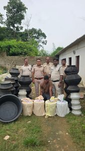 8 भट्ठियां धधक रही थीं, 480 किलो महुआ लाहन मिला… अंबिकापुर में ऐसे खुली अवैध शराब की ‘फैक्ट्री’!