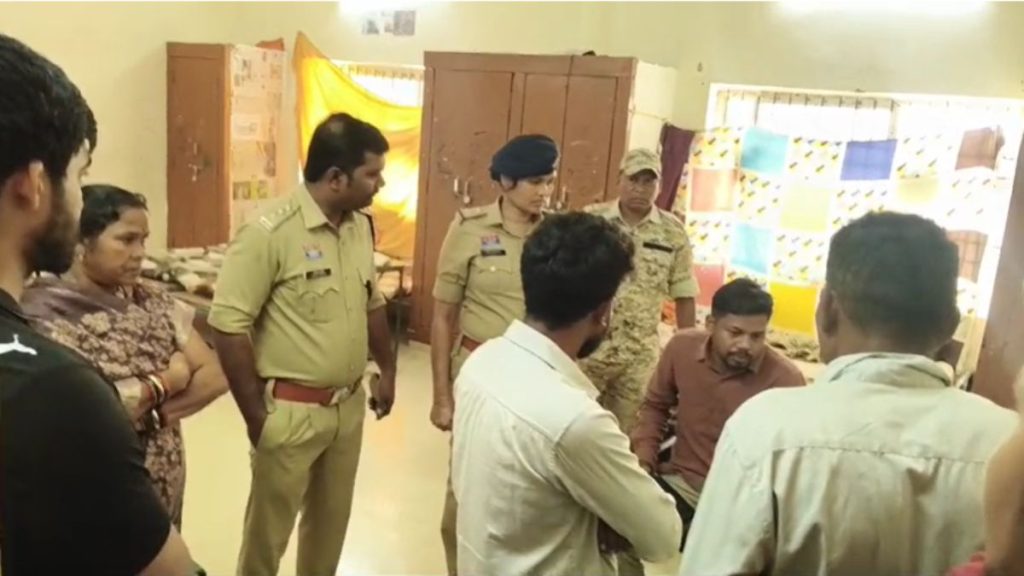 PT में नहीं गया 10वीं का छात्र, कमरे में पहुंची नजर तो उड़ गए सबके होश… एकलव्य विद्यालय में फंदे से लटका मिला विनय का शव