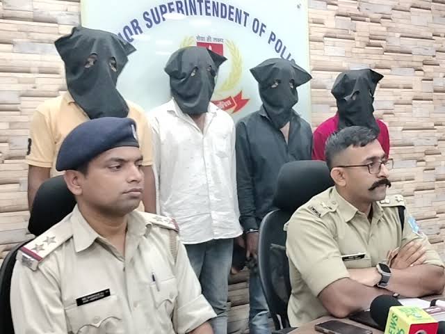 जमशेदपुर गोलीकांड के बाद भाग रहे थे कार से, अंबिकापुर में पुलिस ने रास्ते में दबोचा; 4 संदिग्ध शूटर गिरफ्तार