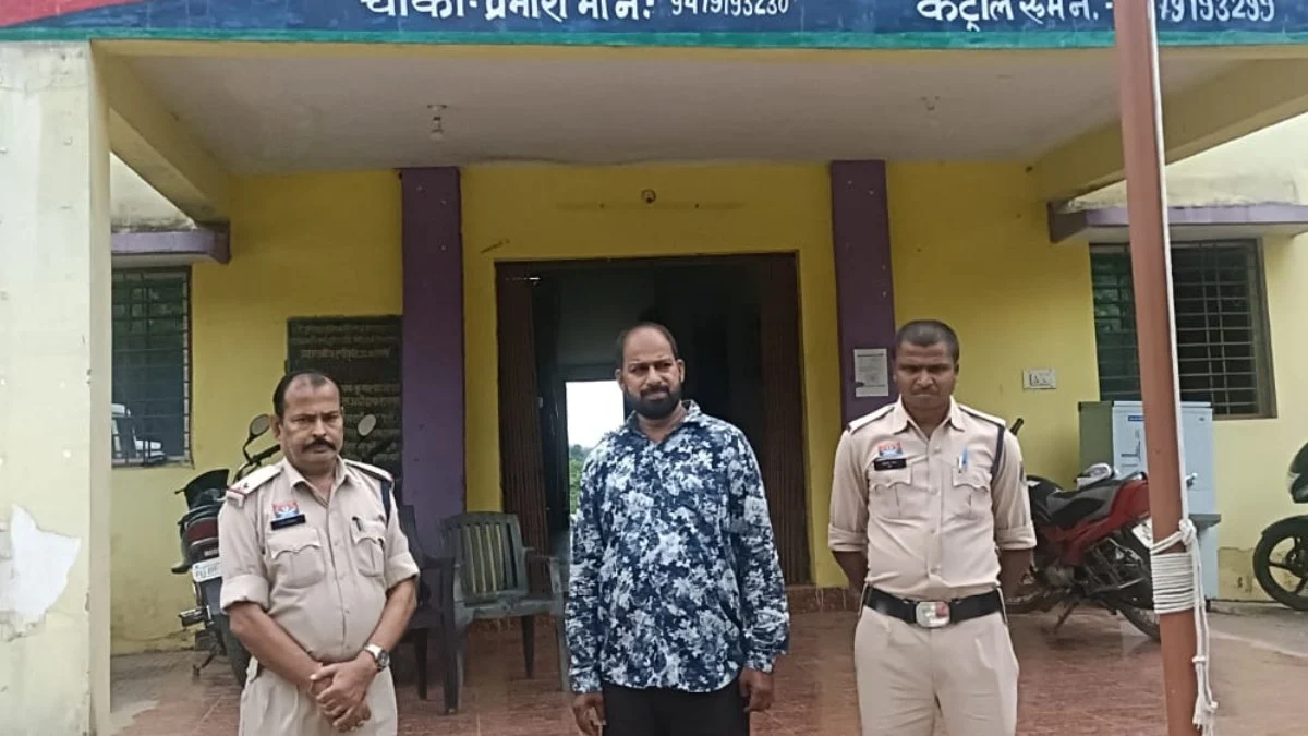 राशन दुकान में 31.75 लाख के खाद्यान्न का हिसाब गायब, जांच बढ़ी तो फरार आरोपी तक पहुंची पुलिस… 3 अब भी लापता