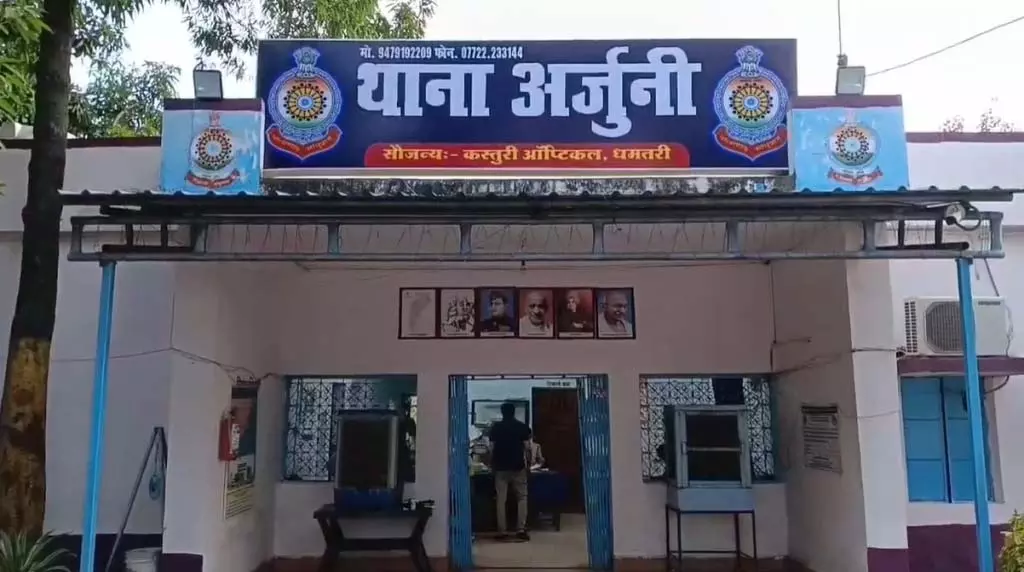 आधी रात सड़क किनारे मिली खून से लथपथ लाश, शरीर पर धारदार हथियार के निशान; 30 वर्षीय युवक की बेरहमी से हत्या से मचा हड़कंप आधी रात सड़क किनारे मिली खून से लथपथ लाश, शरीर पर धारदार हथियार के निशान; 30 वर्षीय युवक की बेरहमी से हत्या से मचा हड़कंप