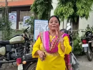 स्कूल में शराब के नशे में पहुंचा शिक्षक? छात्राओं से बदसलूकी के आरोप के बाद मचा बवाल, प्रिंसिपल ने छात्र को मारा थप्पड़… फिर धरने पर बैठे मीडियाकर्मी