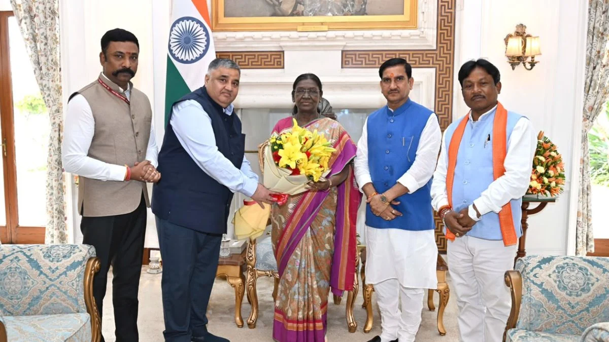 Bastar Dussehra 2026: बस्तर दशहरा में पहली बार दिखेगा राष्ट्रपति का खास अंदाज, CM साय के न्योते पर 23 अक्टूबर को मुरिया दरबार में पहुंचेंगी द्रौपदी मुर्मु
