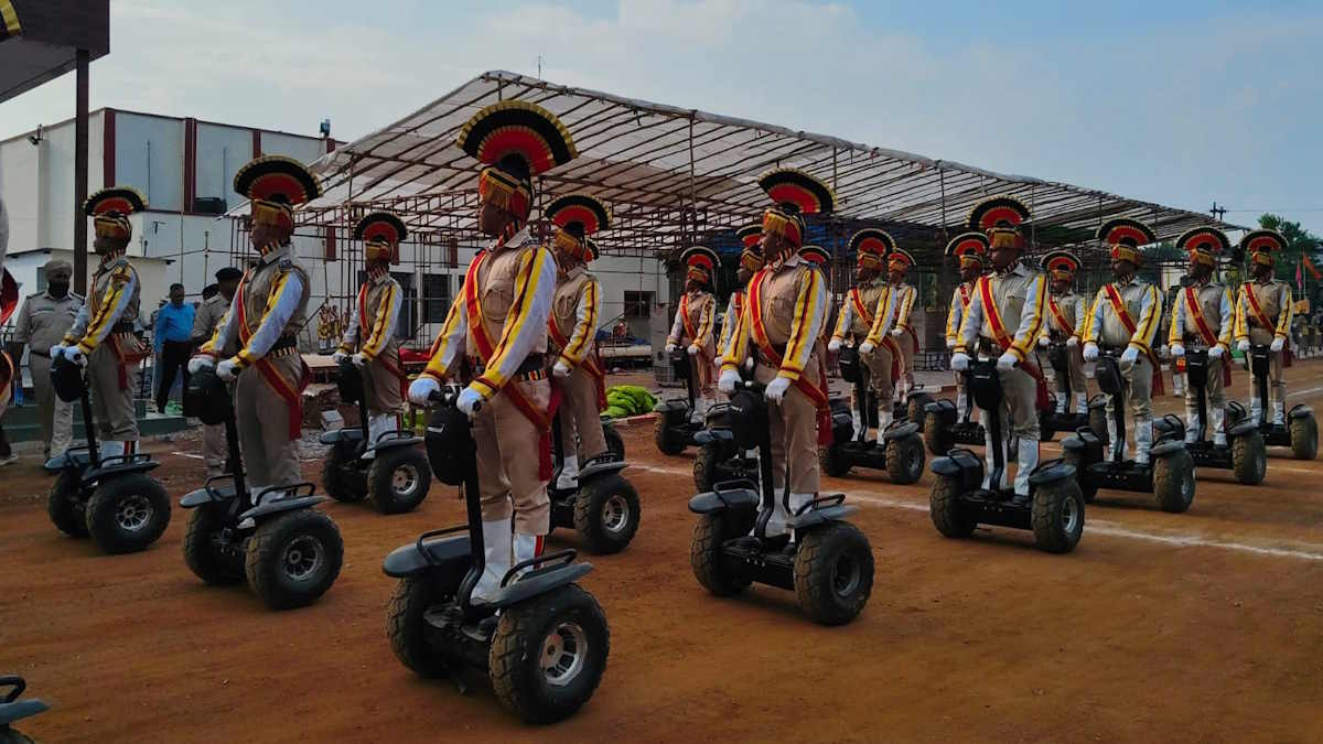RPF के 42वें स्थापना दिवस पर शक्ति प्रदर्शन से गूंजा रायपुर, ड्रोन और रोबोट ‘अर्जुन’ ने खींचा ध्यान; उत्कृष्ट सेवा के लिए अधिकारियों-जवानों को मिले पदक