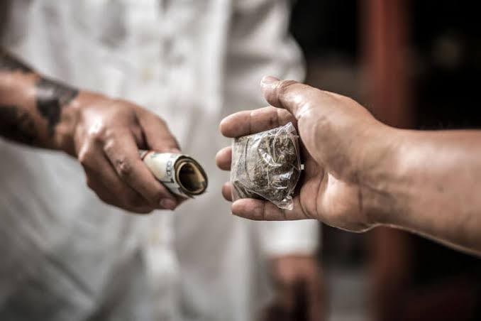 आधी रात शंकर नगर चौक पर पुलिस का शिकंजा! MDMA ड्रग के साथ 3 युवतियां गिरफ्तार, 1.40 लाख की खेप बरामद होने से मचा हड़कंप आधी रात शंकर नगर चौक पर पुलिस का शिकंजा! MDMA ड्रग के साथ 3 युवतियां गिरफ्तार, 1.40 लाख की खेप बरामद होने से मचा हड़कंप