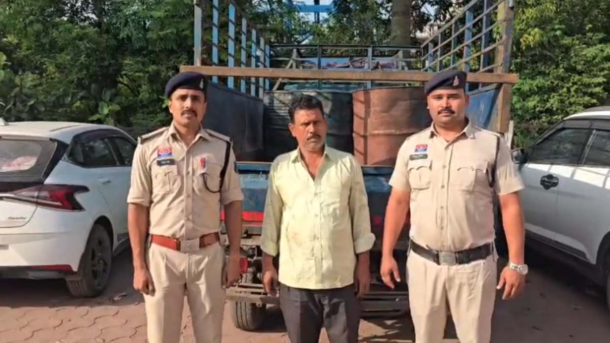 रात के अंधेरे में 7 ड्रमों का खेल! टाटा इंट्रा में भरा था 1,400 लीटर डीजल, पुलिस ने घेराबंदी कर आरोपी को दबोचा