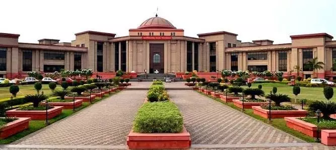 हाईकोर्ट के आदेश को 9 महीने तक नहीं माना, अब आबकारी कमिश्नर समेत 2 अफसरों पर लटकी अवमानना की तलवार; कोर्ट ने पूछा- क्यों न शुरू हो कार्रवाई?