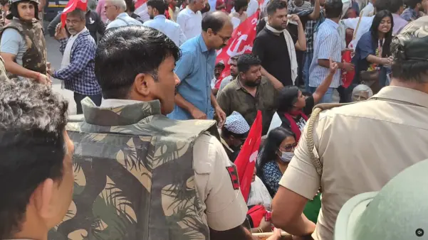 CJP प्रदर्शन के बीच दिल्ली से चंडीगढ़ तक पुलिस की कार्रवाई, जंतर-मंतर पर वृंदा करात और M.A. बेबी हिरासत में; CEC के मुद्दे पर मनीष सिसोदिया समेत AAP नेताओं को भी रोका